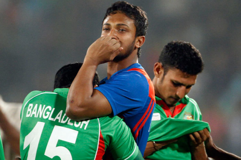 সালতামামি ২০১২ : ঘরে ছিলো না তেমন আলো সালতামামি ২০১২ : ঘরে ছিলো না তেমন আলো