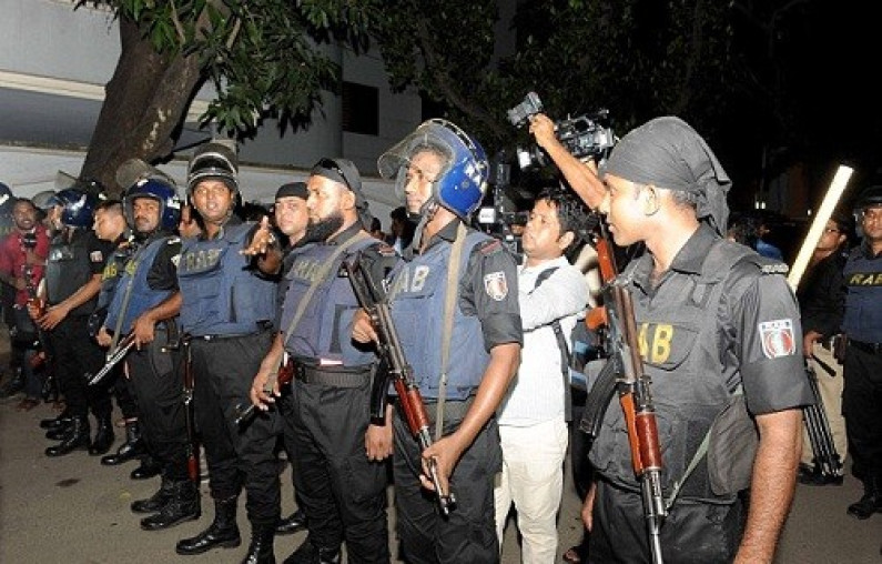 গুলশানের হোটেলে কয়েকজনকে জবাই করে হত্যা করা হয়েছে! গুলশানের হোটেলে কয়েকজনকে জবাই করে হত্যা করা হয়েছে!