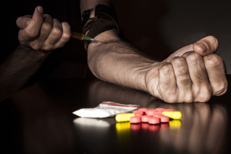 মাদক, বন্দুক ও নিন্দুকের উপাখ্যান মাদক, বন্দুক ও নিন্দুকের উপাখ্যান