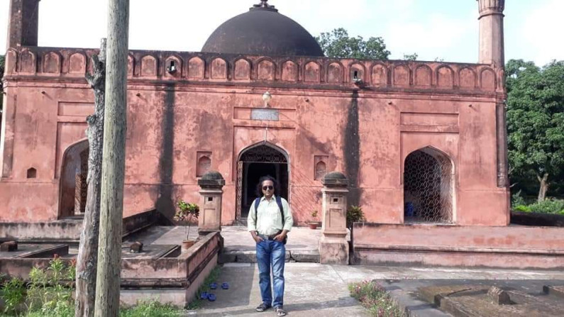 ইয়ামাহা মোটরে চেপেই সোনা মসজিদ, তাহখানা এবং উত্তরাঞ্চলের সীমান্ত ভ্রমণ ইয়ামাহা মোটরে চেপেই সোনা মসজিদ, তাহখানা এবং উত্তরাঞ্চলের সীমান্ত ভ্রমণ