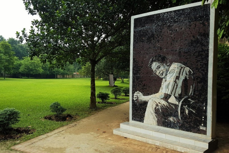 চলুন যাই স্বপ্নের নুহাশ পল্লী চলুন যাই স্বপ্নের নুহাশ পল্লী